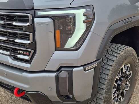 Used 2024 GMC Sierra 2500 AT4 w/ AT4 Premium Plus Package image 9