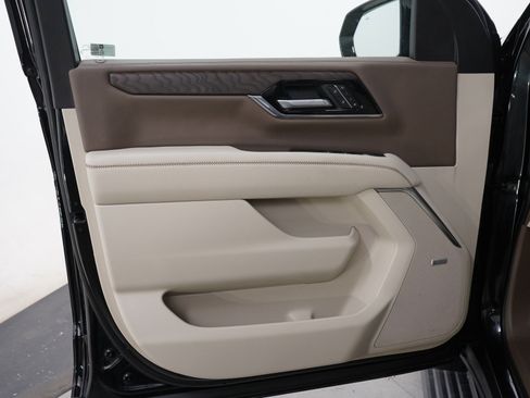 Used 2025 GMC Yukon XL Denali w/ Denali Reserve Package AWD/4WD image 22