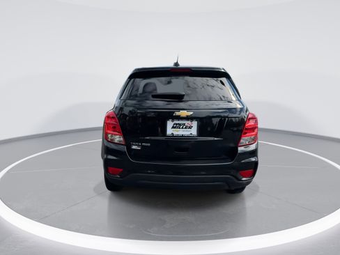 Used 2022 Chevrolet Trax LS w/ Tint and Cruise Package image 7