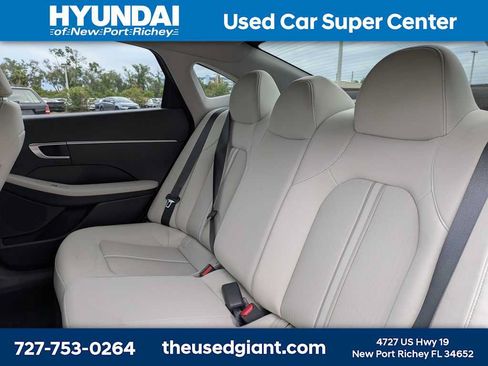 Used 2023 Hyundai Sonata SE w/ Preferred Accessory Package FWD image 13