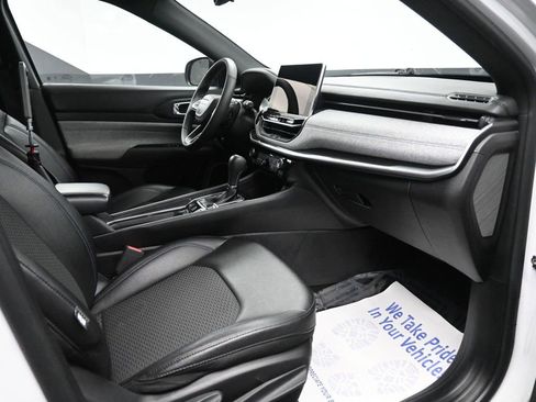 Used 2024 Jeep Compass Latitude image 19