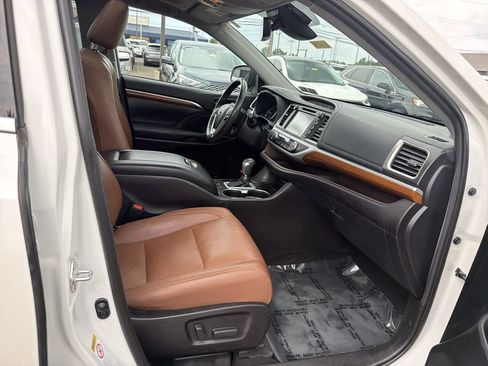 Used 2019 Toyota Highlander Limited Platinum AWD/4WD image 15