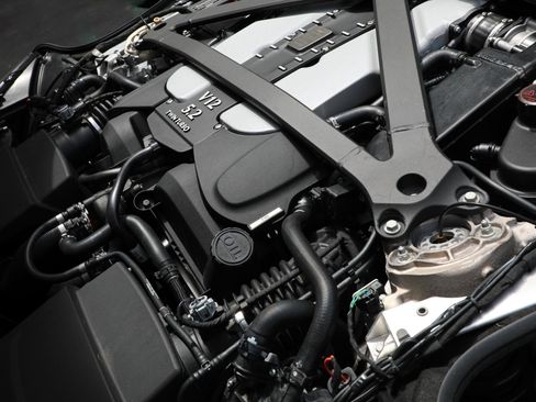 Used 2023 Aston Martin DBS Coupe RWD image 12