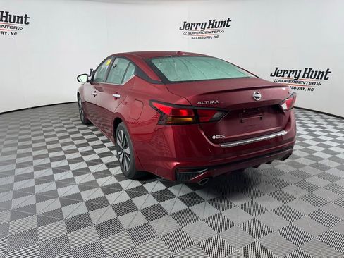 Used 2022 Nissan Altima 2.5 SV w/ SV Premium Package image 11