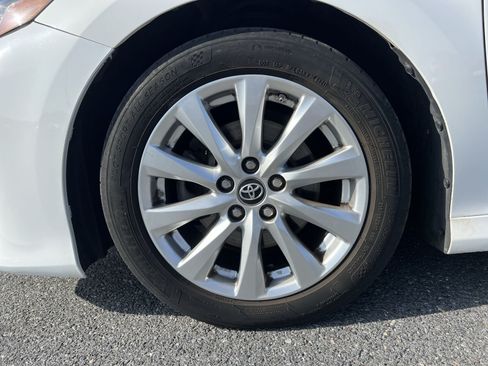 Used 2018 Toyota Camry LE FWD image 12