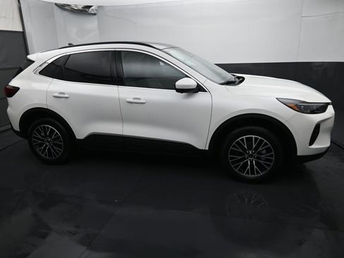 New 2026 Ford Escape SE w/ PHEV Premium Package FWD image 5