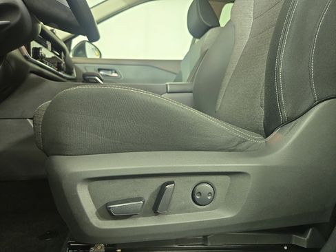 Used 2023 Nissan Rogue SV image 27