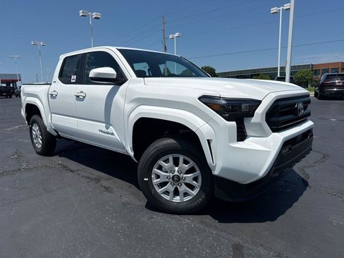 Used 2026 Toyota Tacoma SR5 AWD/4WD image 2