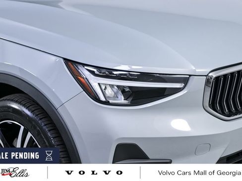 Certified 2025 Volvo XC40 B5 Core AWD/4WD image 38