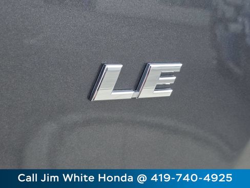 Used 2018 Toyota RAV4 LE FWD image 14
