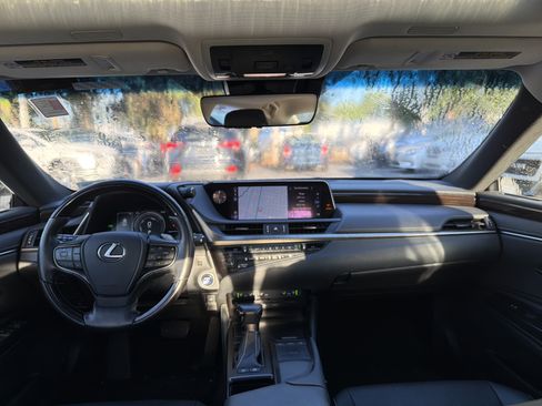 Used 2019 Lexus ES 300h w/ Premium Package FWD image 35