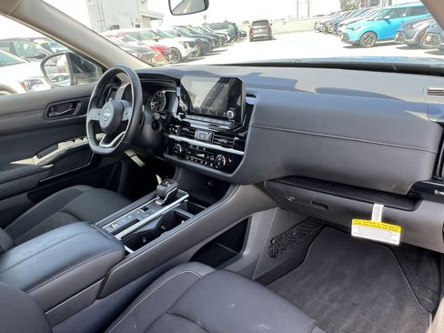 Used 2025 Nissan Pathfinder SV w/ Cargo Package image 16