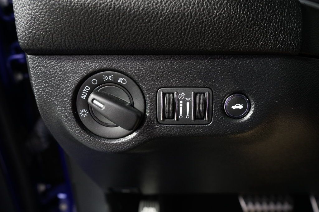 Used 2020 Dodge Challenger SRT Hellcat RWD image 31