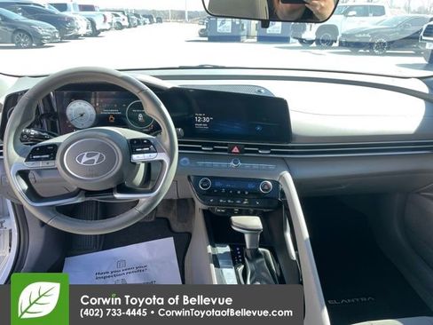 Used 2025 Hyundai Elantra SEL image 20