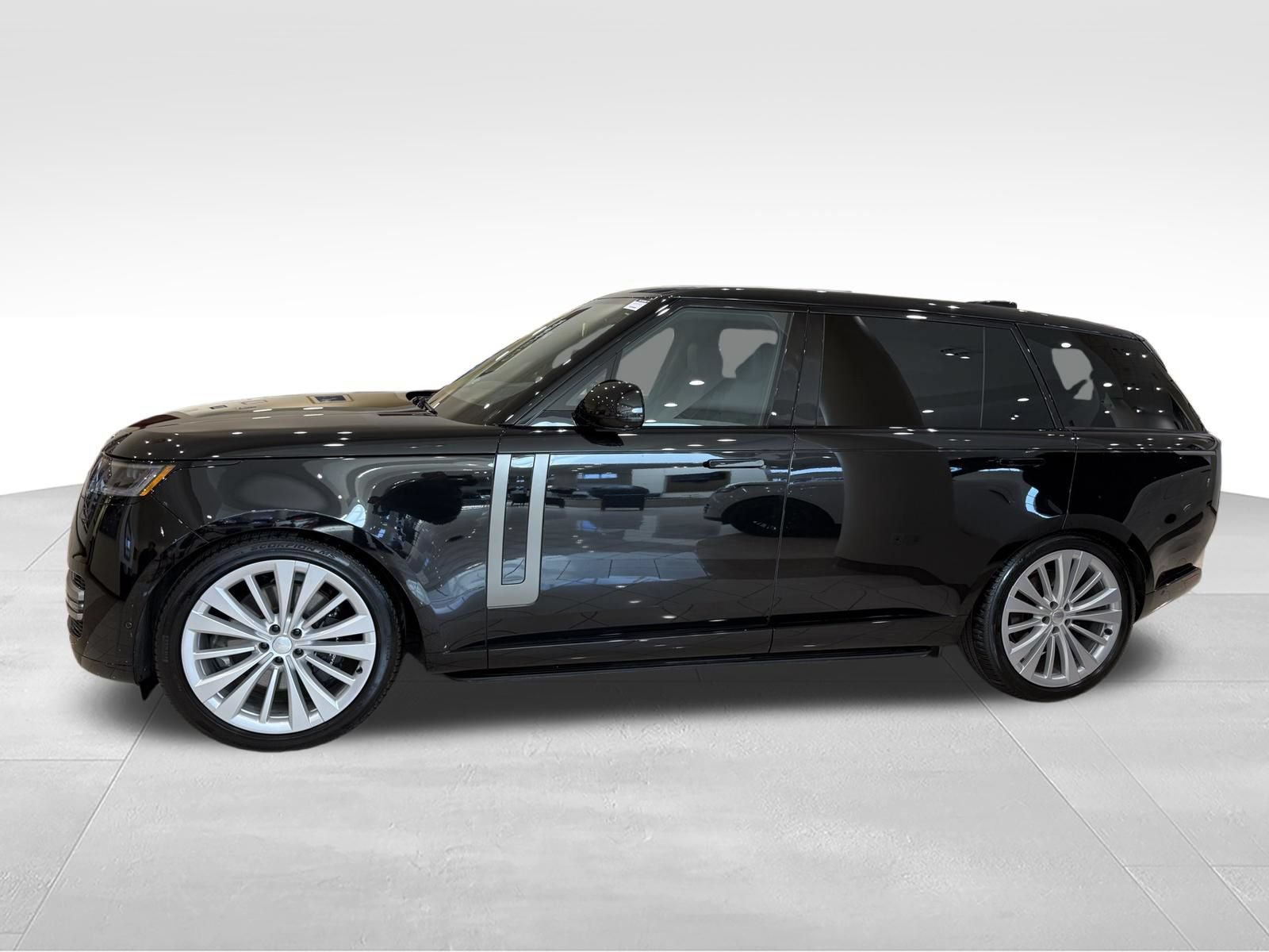New 2025 Land Rover Range Rover Long Wheelbase SE AWD/4WD image 2