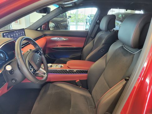 Used 2022 Genesis GV70 3.5T Sport w/ Sport Prestige Package AWD/4WD image 26