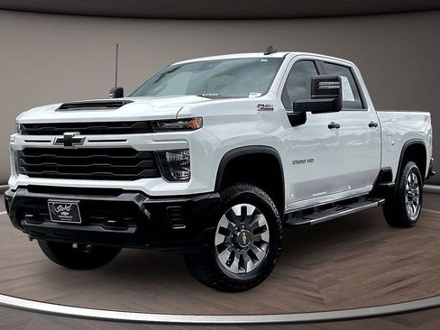 Used 2024 Chevrolet Silverado 2500 Custom w/ Custom Value Package AWD/4WD image 3