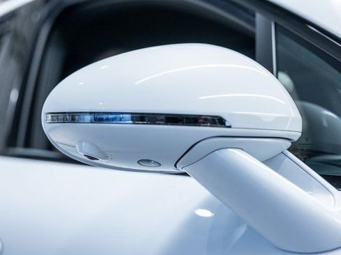 Certified 2025 Porsche Macan S image 15