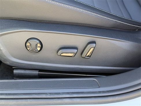 Certified 2025 Volkswagen Jetta SE image 25