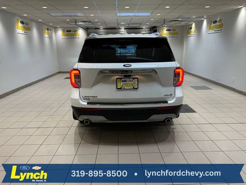 Used 2022 Ford Explorer Limited w/ Equipment Group 301A AWD/4WD image 29