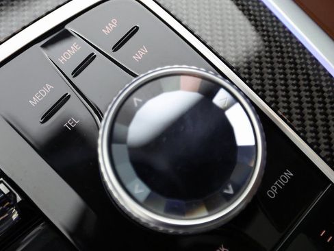 Used 2025 BMW X7 M60i w/ Executive Package image 28