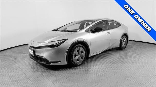 Used 2023 Toyota Prius LE FWD image 2