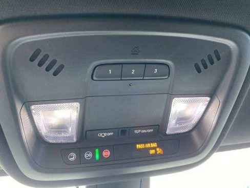 Used 2023 Chevrolet Traverse LT AWD/4WD image 30
