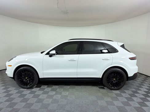 Certified 2022 Porsche Cayenne Platinum Edition AWD/4WD image 2