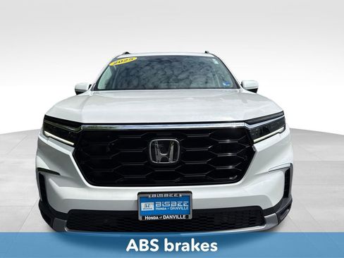 Used 2025 Honda Pilot Touring image 11