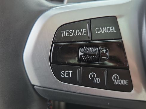Used 2025 BMW X7 M60i w/ Climate Comfort Package AWD/4WD image 25