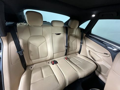 Used 2023 Porsche Macan image 22