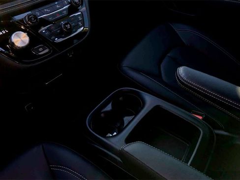 New 2026 Chrysler Pacifica Select w/ S Appearance Package image 17