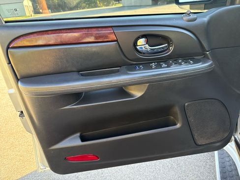 Used 2006 GMC Envoy Denali image 9