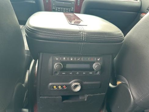 Used 2010 Cadillac Escalade Luxury AWD/4WD image 23