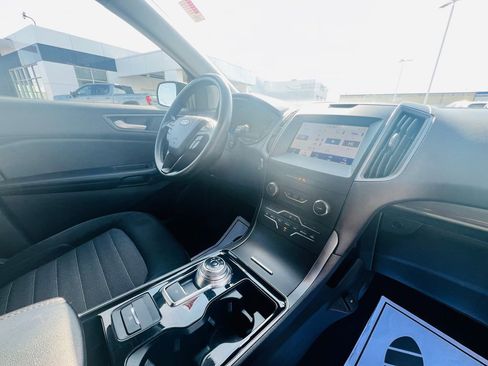 Used 2020 Ford Edge SE image 34