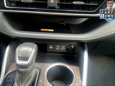 Used 2024 Toyota Highlander Platinum image 34