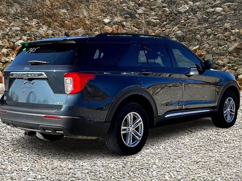 Used 2023 Ford Explorer XLT image 2