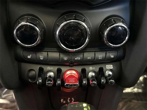 Used 2018 MINI Cooper 4-Door Hardtop image 24