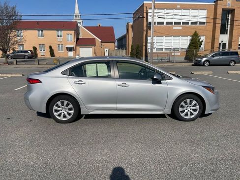 Used 2024 Toyota Corolla LE FWD image 4