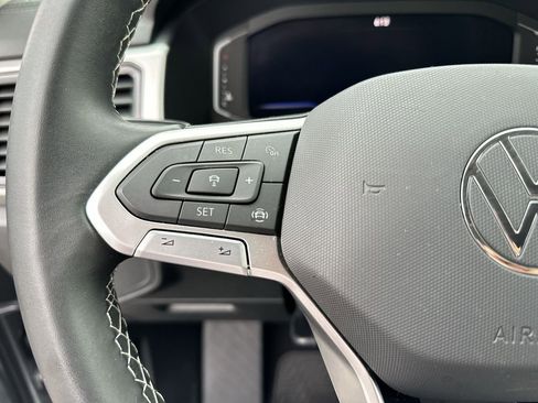 Used 2023 Volkswagen Atlas SE image 30