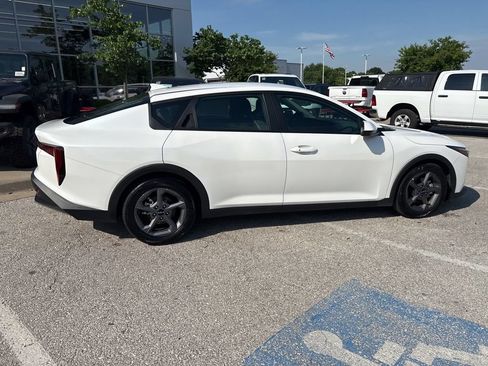 Used 2025 Kia K4 FWD image 29