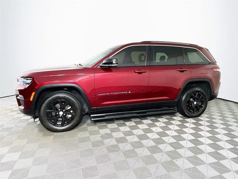 Used 2023 Jeep Grand Cherokee Limited image 4