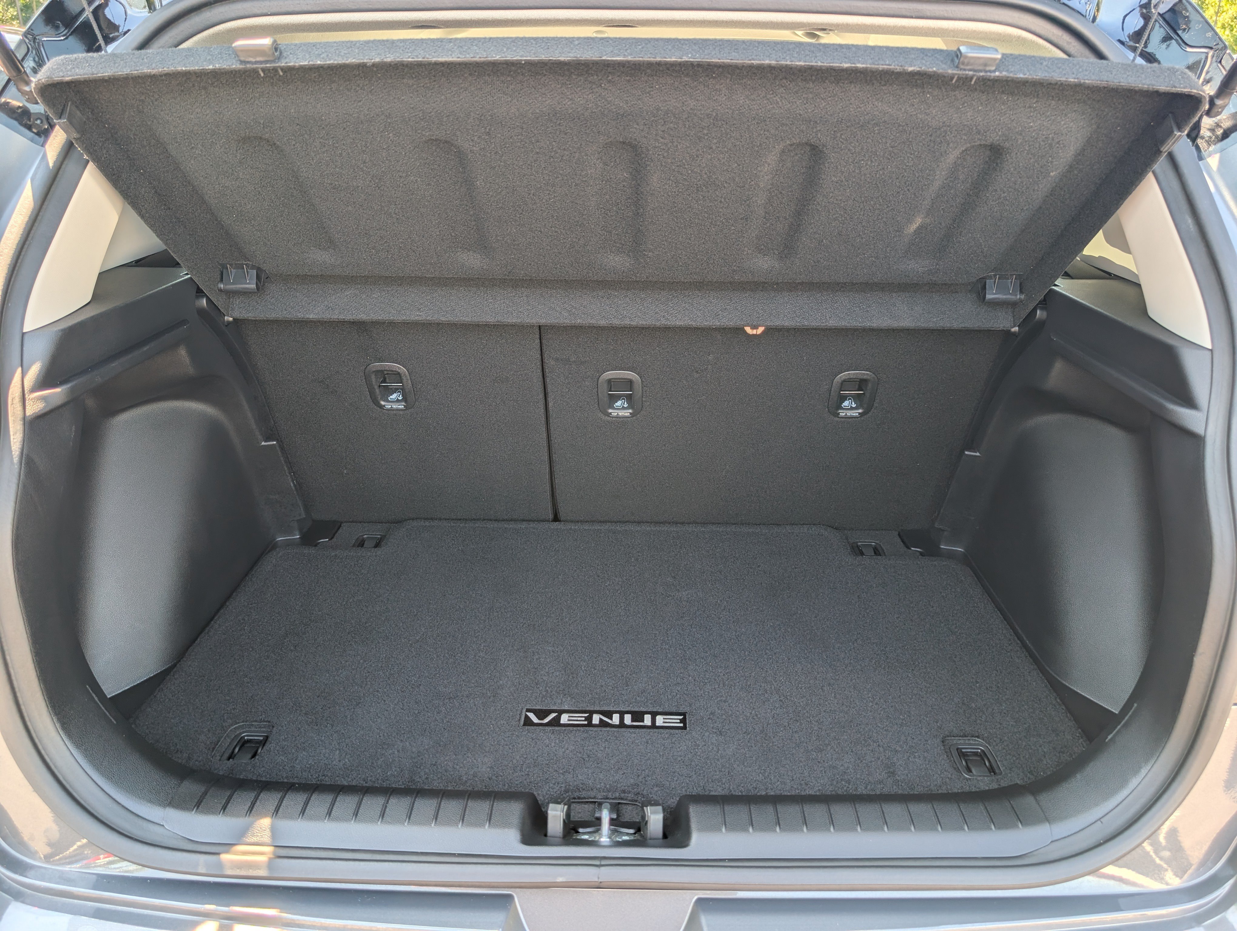 Used 2025 Hyundai Venue Limited FWD image 12