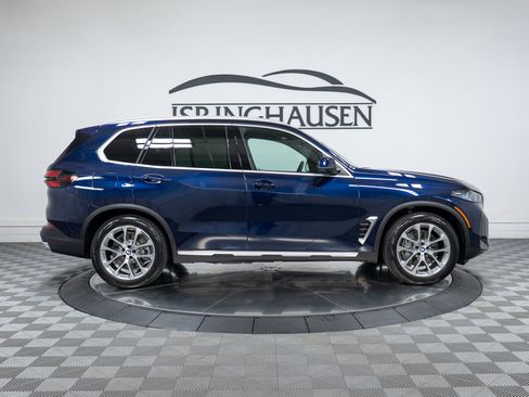 New 2026 BMW X5 xDrive50e image 4