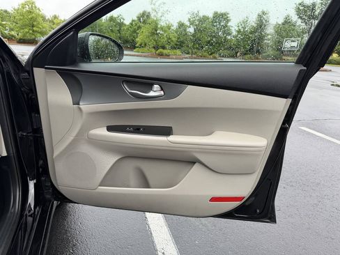 Used 2019 Kia Forte LXS FWD image 17