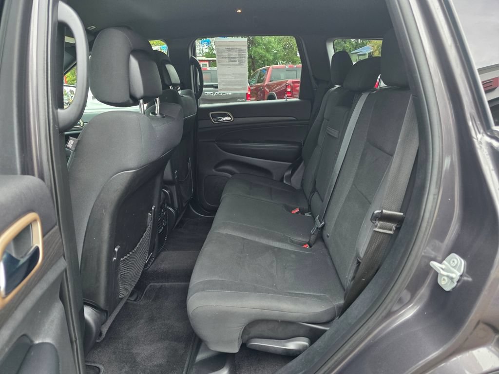 Used 2017 Jeep Grand Cherokee Laredo w/ Quick Order Package 23E AWD/4WD image 9