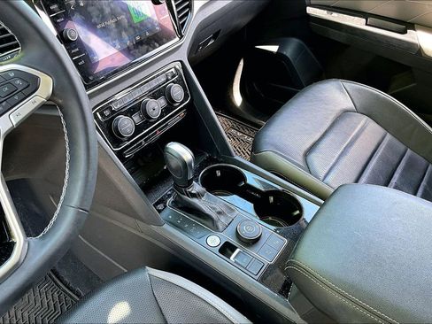 Used 2021 Volkswagen Atlas SEL Premium image 13