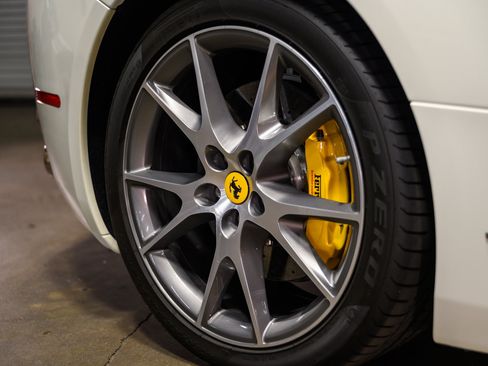 Used 2014 Ferrari California image 16