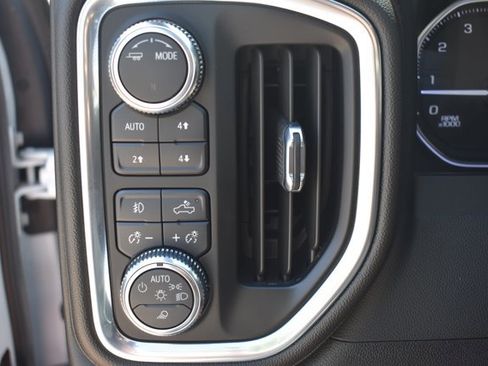 Used 2022 GMC Sierra 2500 AT4 w/ AT4 Preferred Package AWD/4WD image 32