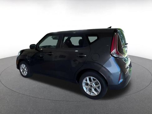 Used 2025 Kia Soul LX w/ LX Technology Package FWD image 9